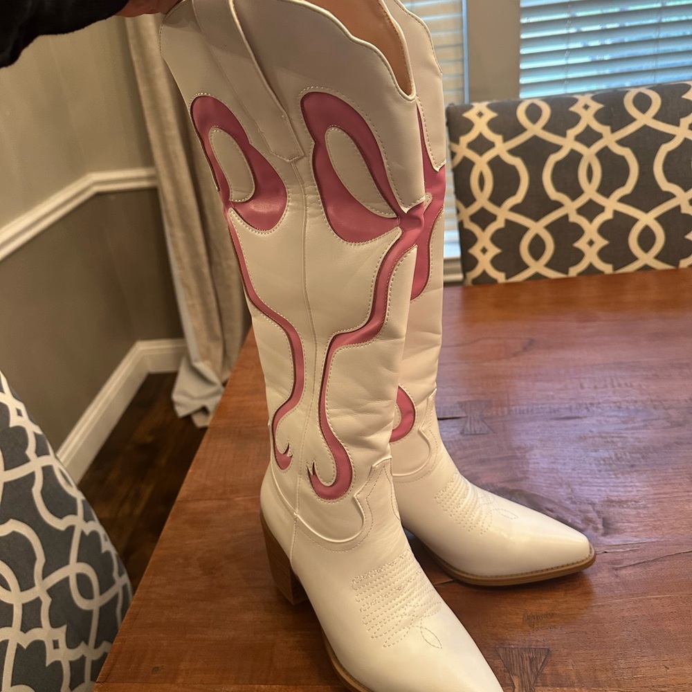 Never worn pink bow cowgirl boot, they are fashion boots, not genuine leather.
